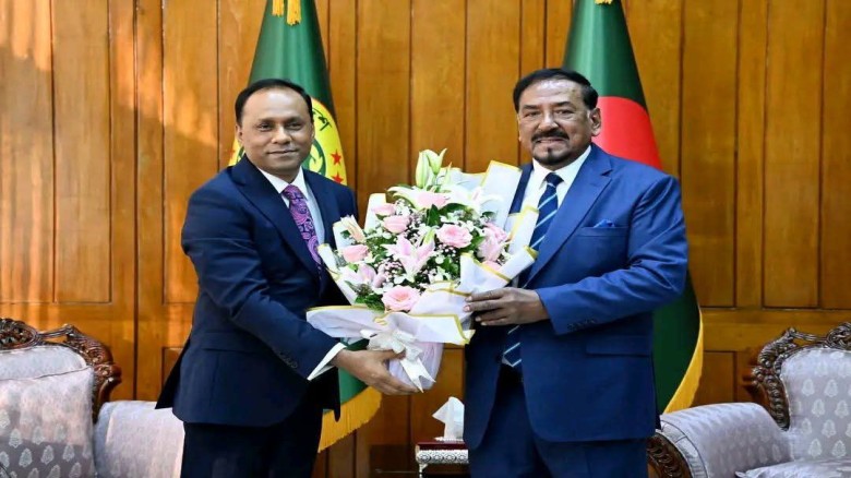রাষ্ট্রপতির দায়িত্বভার গ্রহণ উপলক্ষে স্পীকারকে ফুলেল শুভেচ্ছা